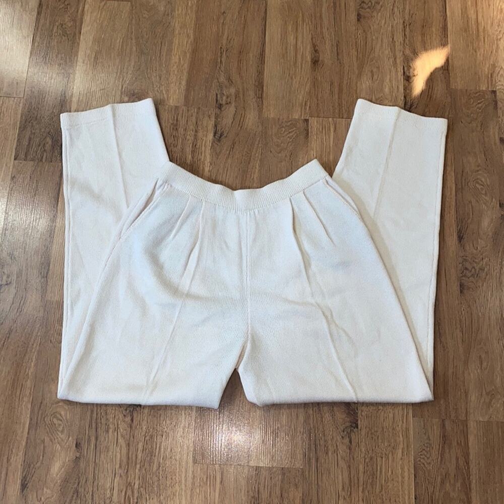 St. John Knitwear Pleated Santana Knit Pants Cream EUC Sz 8 Stretchy Classic - Picture 4 of 14